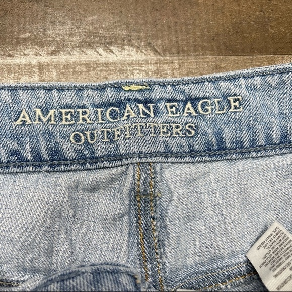 American Eagle Distressed Hi-Rise Festival Jean Short size 4 - Picture 8 of 11